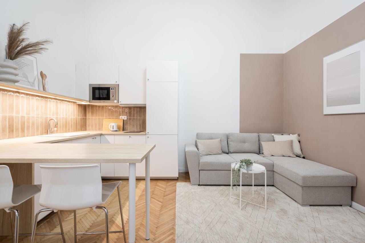 K10 - Kazinczy Street Heritage Suite - Best Location By Bqa Budapest Ngoại thất bức ảnh
